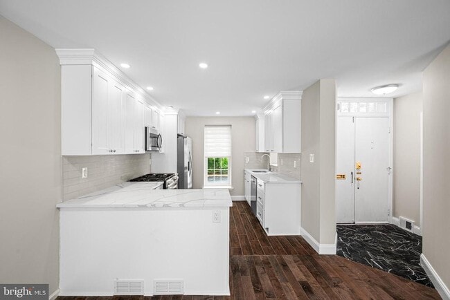 Building Photo - 15 Llanfair Rd