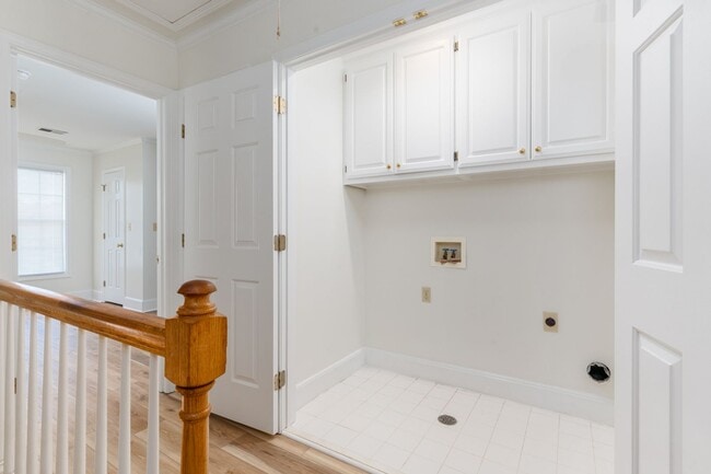 Building Photo - Quiet Neighborhood in a Conveniently Locat...