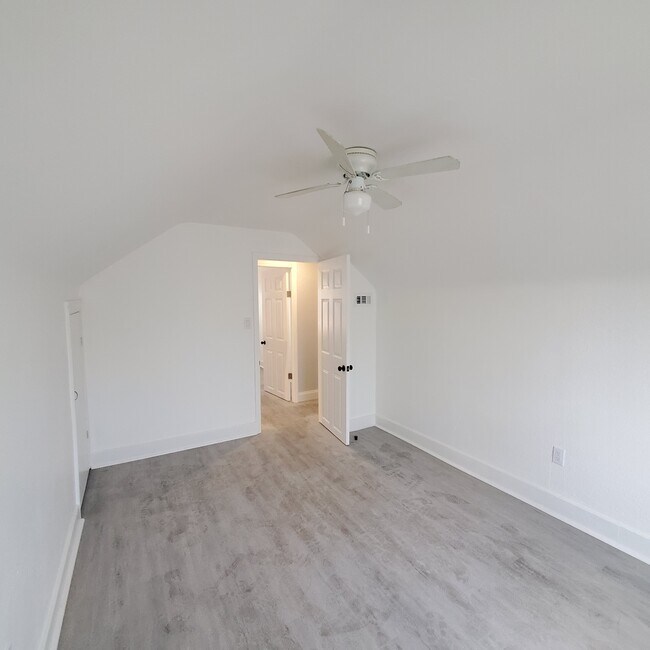 Building Photo - 1735 25th St S