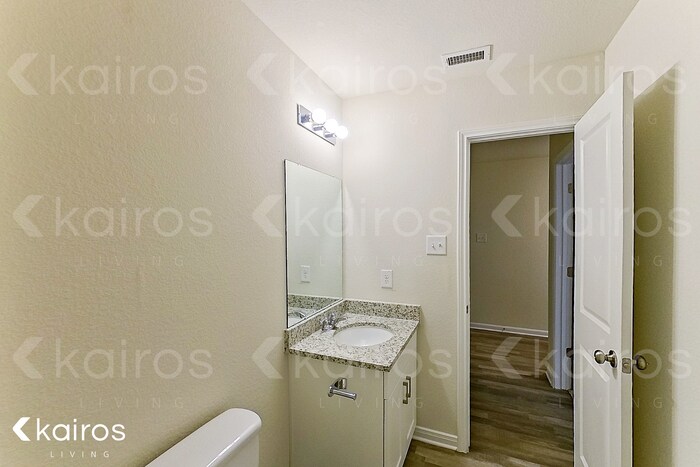 Building Photo - 15601 Briar Forest Dr