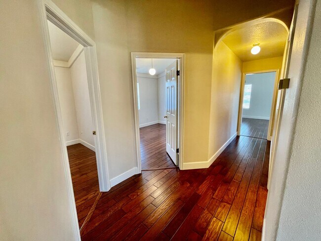 Building Photo - Lovely 3-BR Home in Southgate