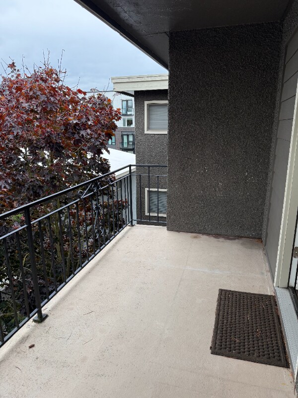 Building Photo - 8532 Phinney Ave N