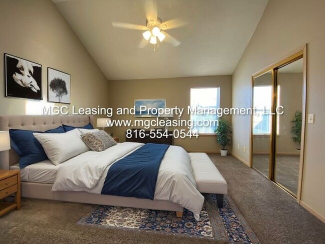 Building Photo - Harrisonville 2 Bedroom 2.5 Bath Townhome!