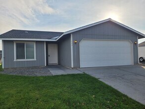 Building Photo - New Year's Special FREE January Rent- 4 Bedroom in Ephrata