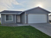 Building Photo - 1/2 OFF NOVEMBER RENT - 4 Bedroom House in...