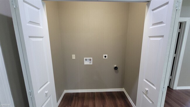 Building Photo - 3 br, 2 bath House - 2727 6th Street