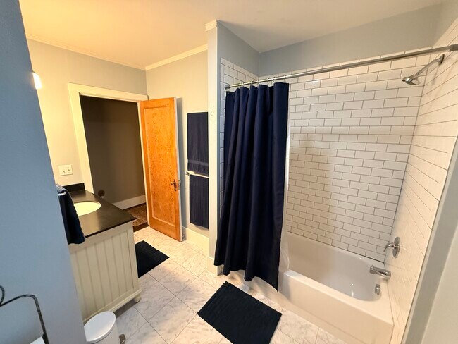 Roomy full bathroom - 215 N Emmett Ave