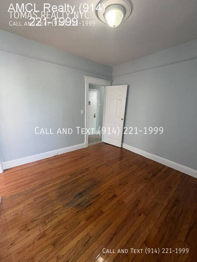 Building Photo - 127 Stanley Ave