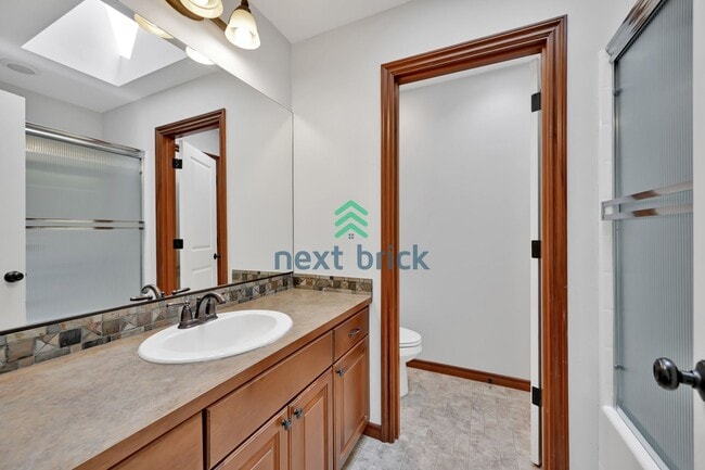 Building Photo - 4 BED & 2.5 SINGLE FAMILY HOUSE FOR RENT