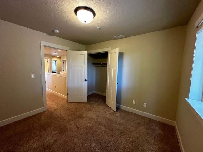Building Photo - Beautiful 4-Bedroom Home in the Hills of W...