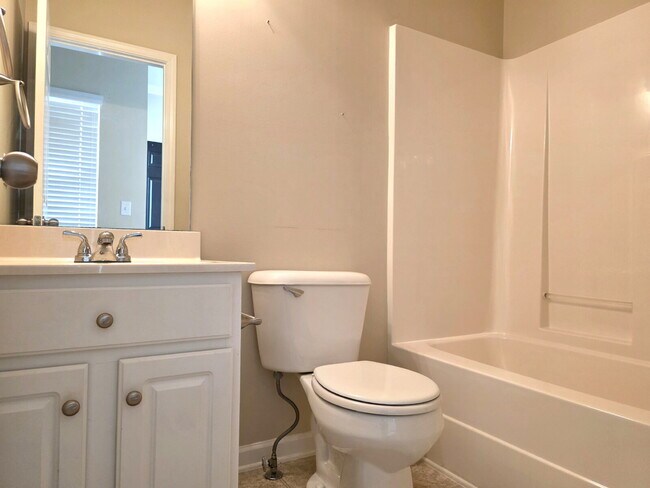 Building Photo - 2 BR Harbor Village Condo