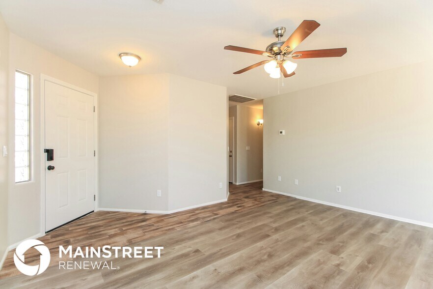 Building Photo - 1320 E Julie Ave