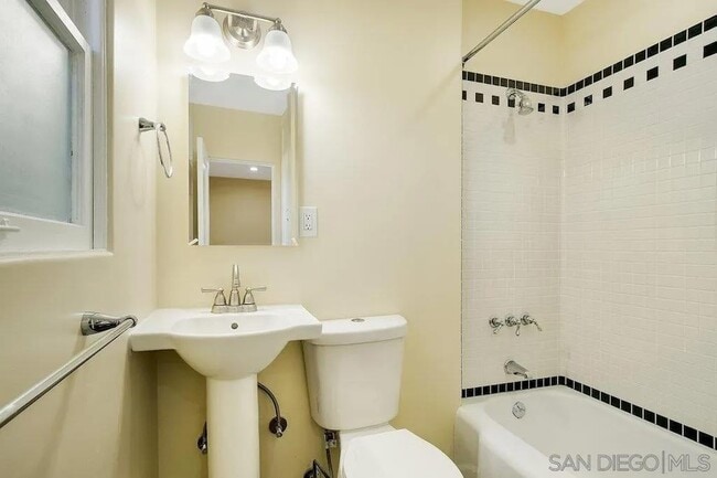 Building Photo - 4417 Van Dyke Ave