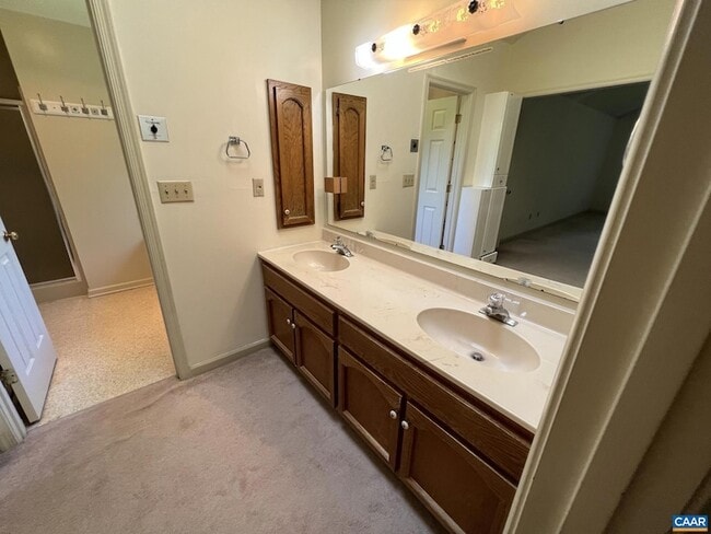 Building Photo - 2424 Holkham Dr