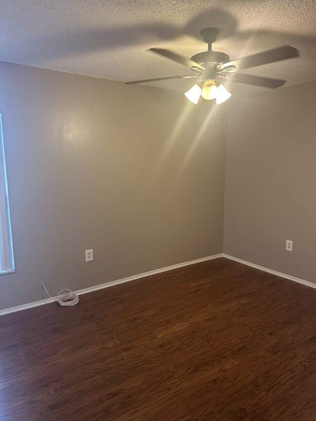 Building Photo - 2 Bedroom, 2 Bathroom Villa For Rent