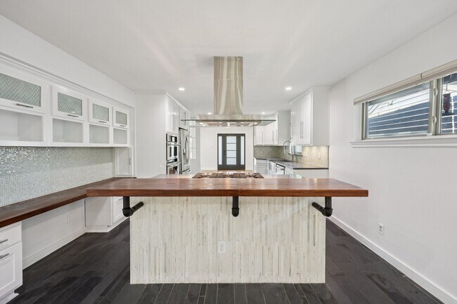 Building Photo - 9918 Coldwater Cir