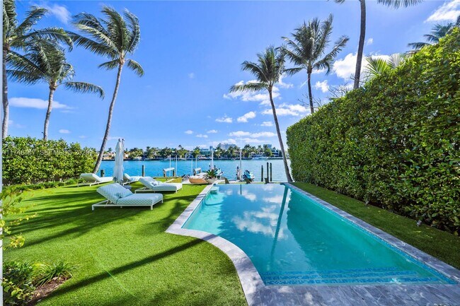 Building Photo - 227 E Dilido Dr