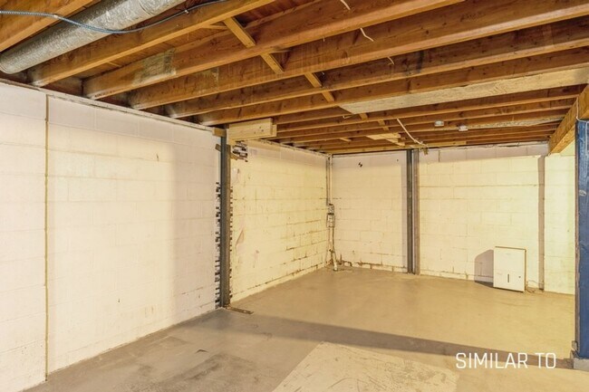 Building Photo - 3422 SW 8th St