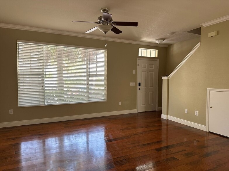Primary Photo - 12346 Country White Cir