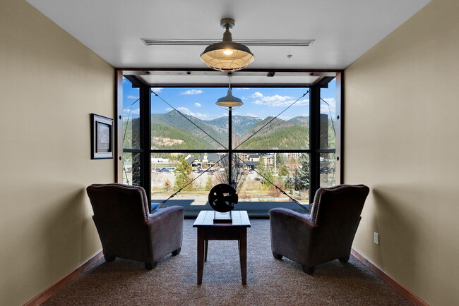 Building Photo - 834 Mc Kinley Ave W