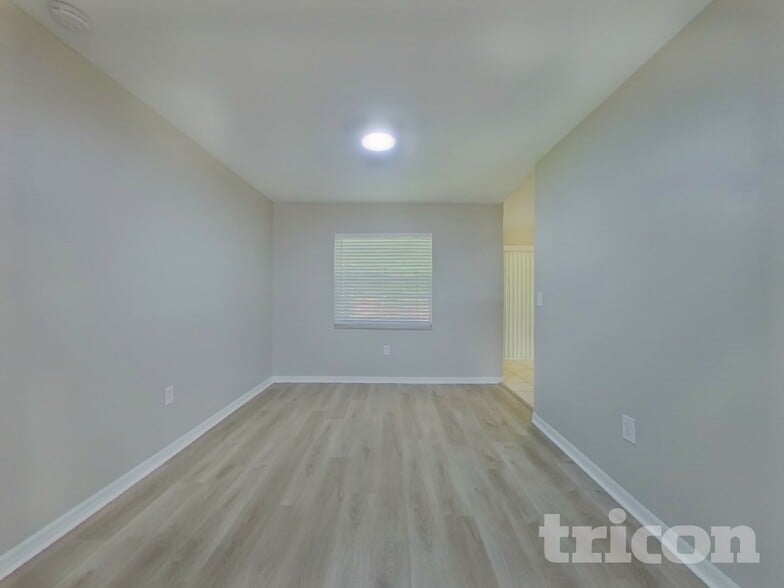 Building Photo - 5913 Fall River Dr