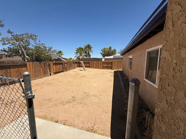 Building Photo - 4 Bedroom