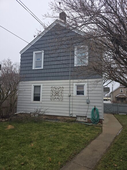 Building Photo - 4017 S 1st St