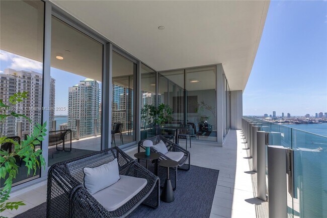 Building Photo - 300 Biscayne Blvd Way