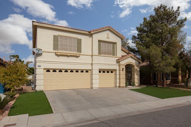 Building Photo - Enormous Silverado Ranch pool home with new paint and carpet
