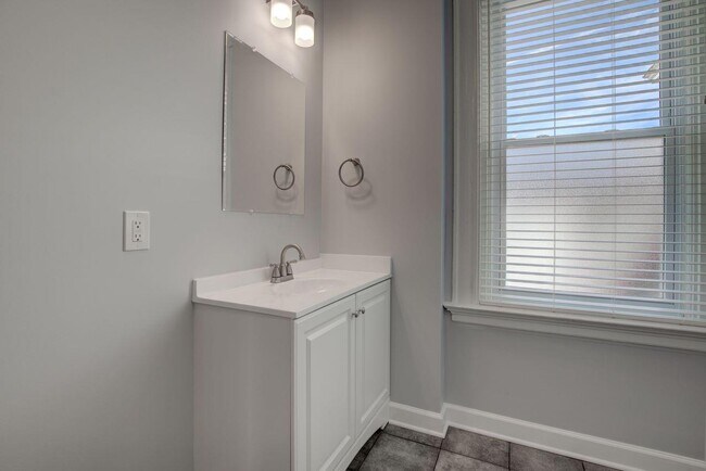 Building Photo - 1629 Hoffner St