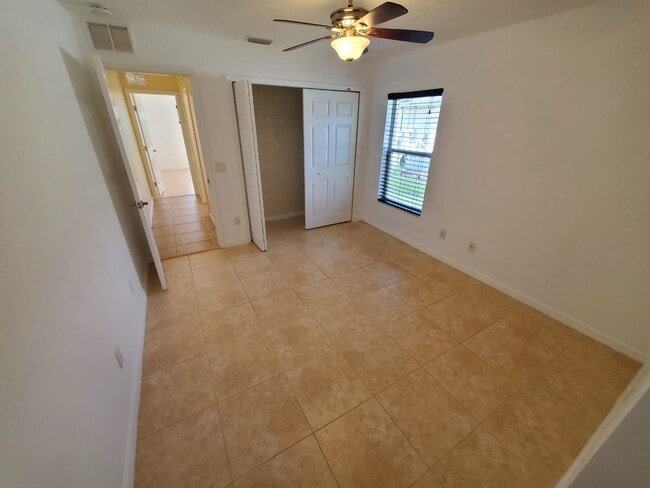 Building Photo - 1049 SW Ingrassina Ave