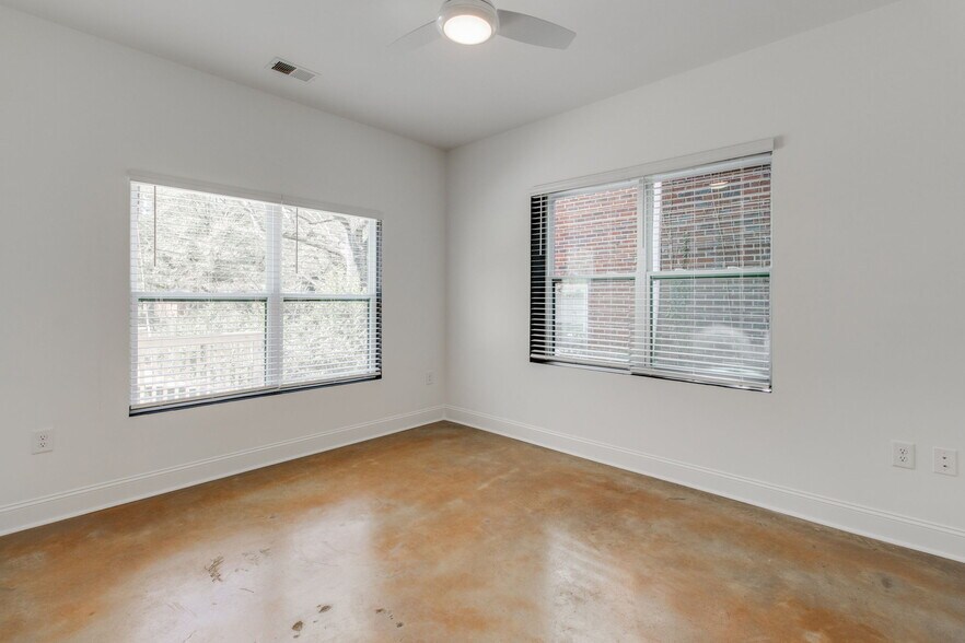 Building Photo - 133 Harden St