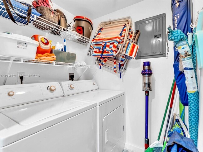 Building Photo - 17150 N Bay Rd