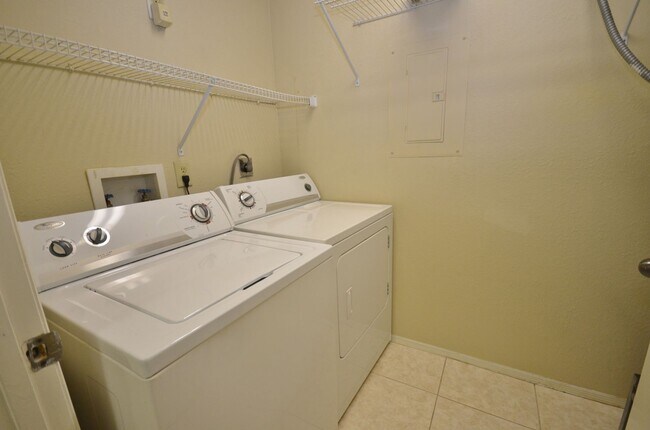 Building Photo - Windsor Park #514