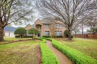 Building Photo - 219 Canyon Lake Dr