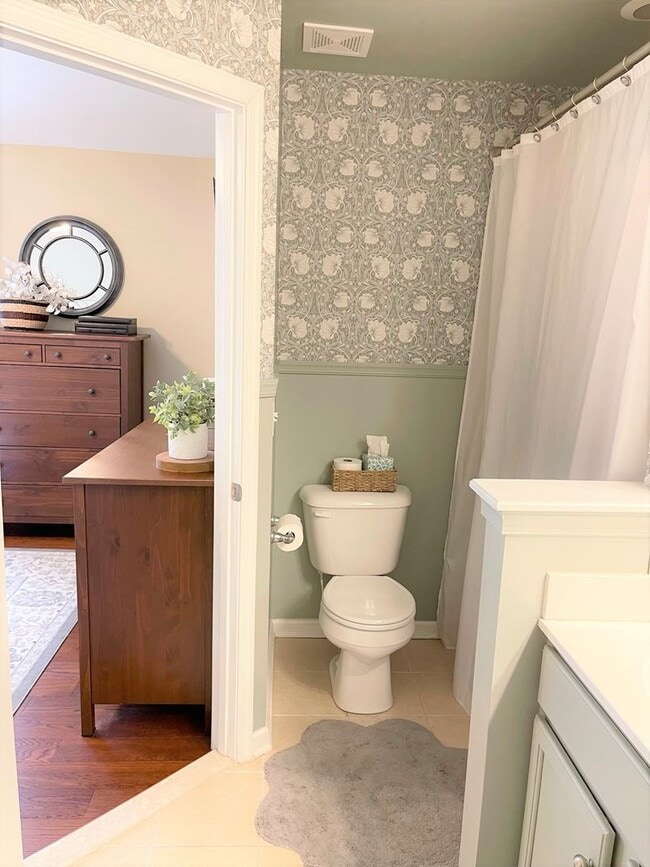 Building Photo - 4 bedroom end unit with garage in Liberty Crossing