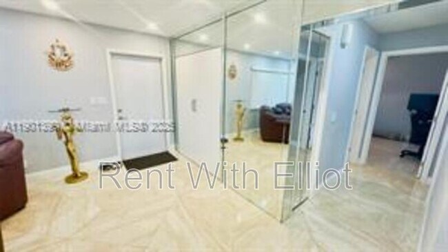 Building Photo - 329 SE 3rd St