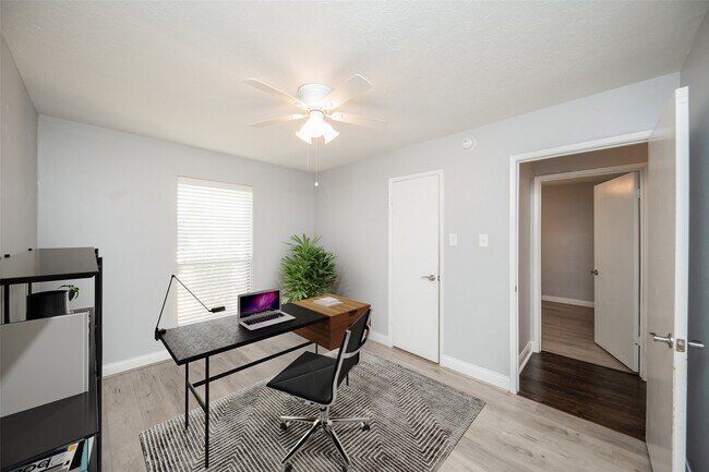 Building Photo - 2903 Pepperwood Dr