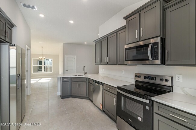 Building Photo - 2482 Carrick St