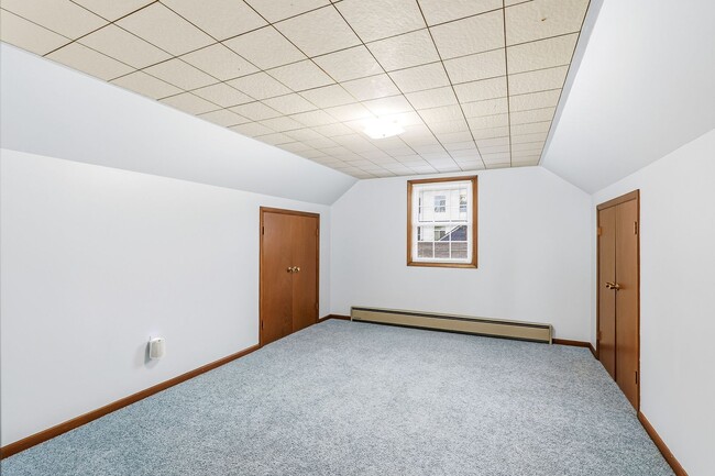 Building Photo - Charming 3-Bed, 2-Bath Bungalow in North Portland