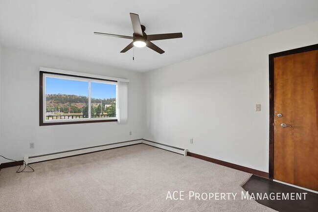 Building Photo - 717 Dakota Dr