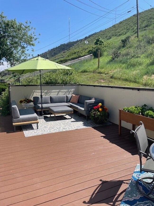 Building Photo - LUX 3BD, 3BA Foothills Home Only 5 Minutes...
