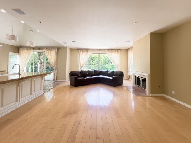Building Photo - Gorgeous three bedroom North Napa home wit...