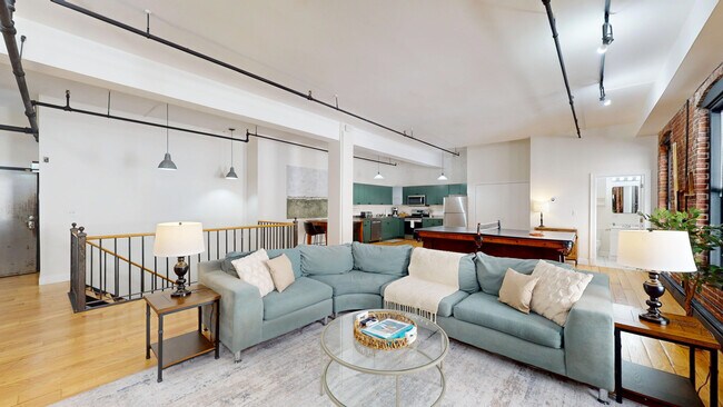 Building Photo - 19 Stanhope St