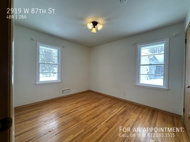 Building Photo - 2919 W 87th St