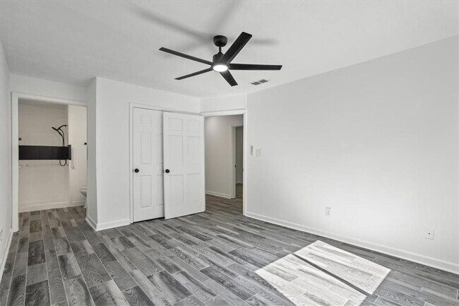 Building Photo - 5142 Huxley Rd