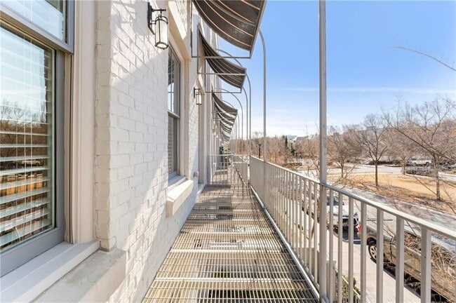 Building Photo - 871 3rd St