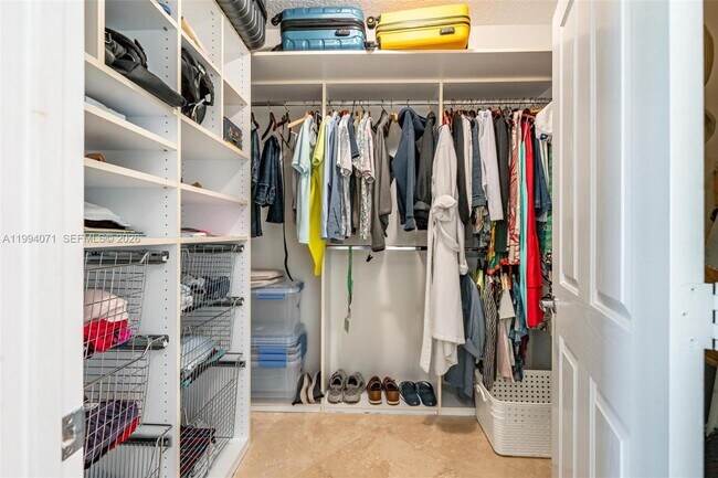 Building Photo - 401 SW 4th Ave