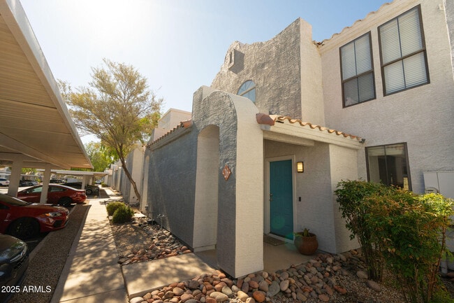 Building Photo - 280 S Elizabeth Way