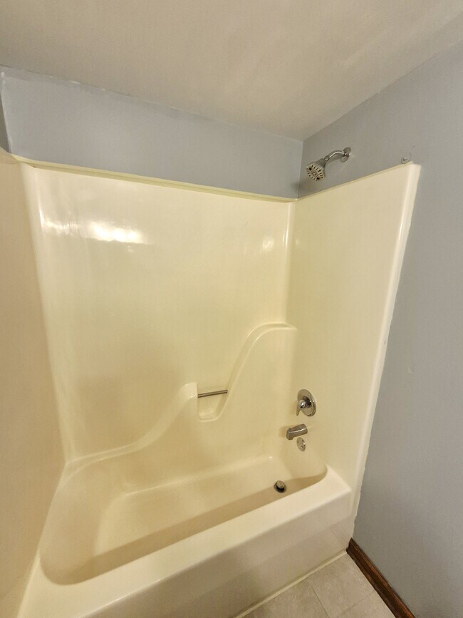 Building Photo - 976 Snow Mountain Rd